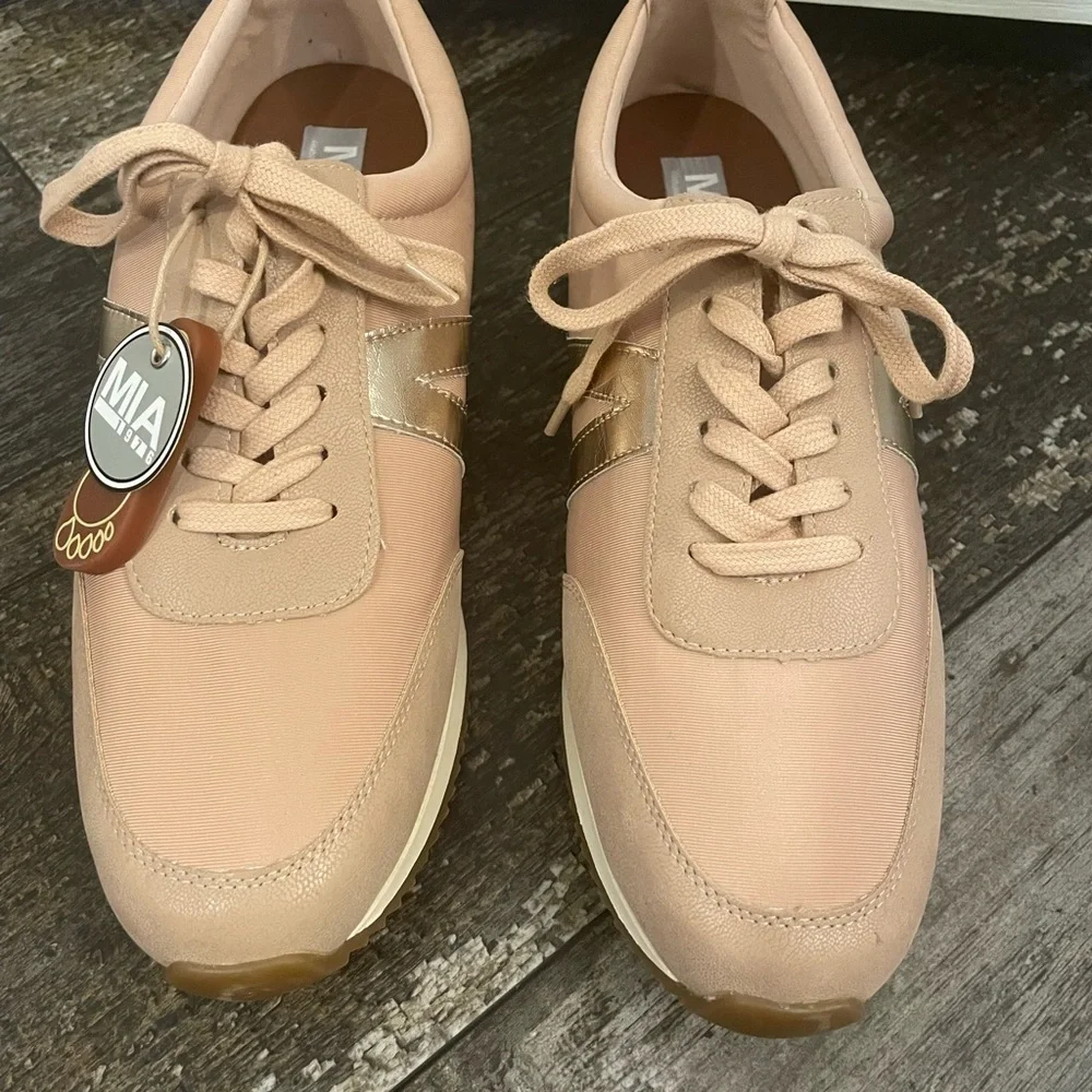 MIA Shoes NEW Size 10